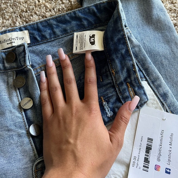 Jeans - Picture 2 of 3